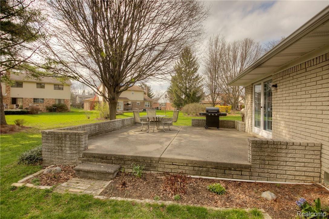 46675 Maidstone Road Canton, MI 48187 - Photo 41 of 41 42 Patio.jpg