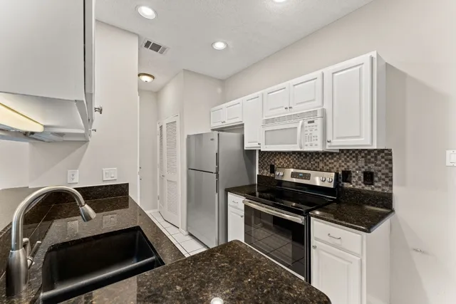 $1,850 | 2520 Quarry Road, Unit 104, Austin, TX 78703