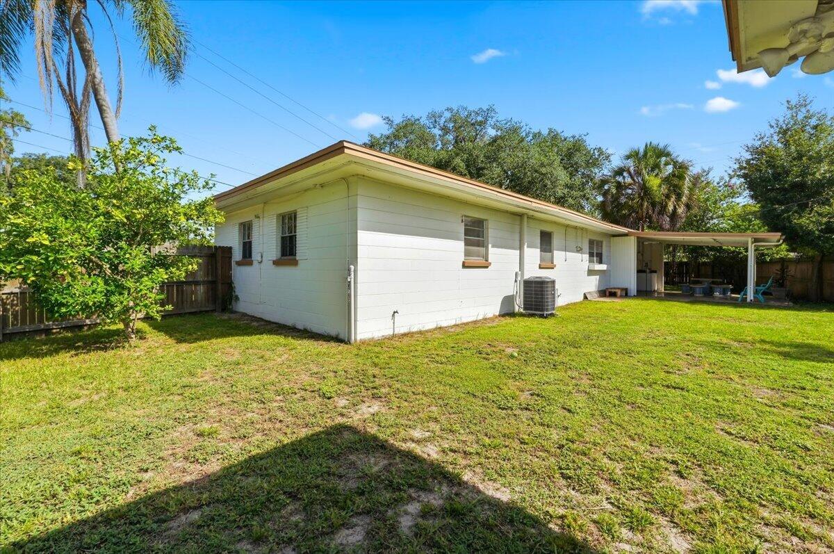 1408 New Jersey Road Lakeland, FL 33803 - Photo 9 of 58 09-Exterior Back