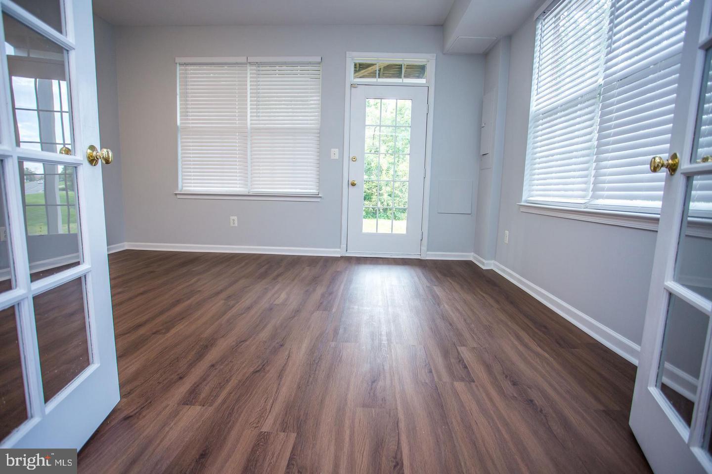 20431 Scioto Terrace Ashburn, VA 20147 - Photo 3 of 15 Easy outdoor access to backyard!