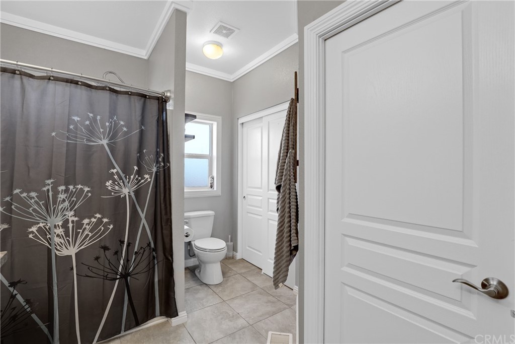 60600 Burnt Valley Road Anza, CA 92539 - Photo 18 of 46 a bathroom with a shower and a toilet