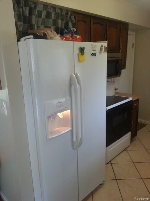 4090 Mapleleaf Road Waterford, MI 48328 - Photo 23 of 31 20150424_162537.jpg