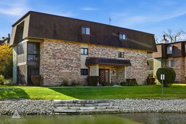 $265,000 | 9180 S Road, Unit D, Palos Hills, IL 60465