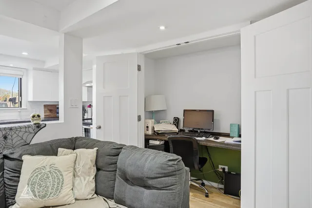 $265,000 | 9180 S Road, Unit D, Palos Hills, IL 60465