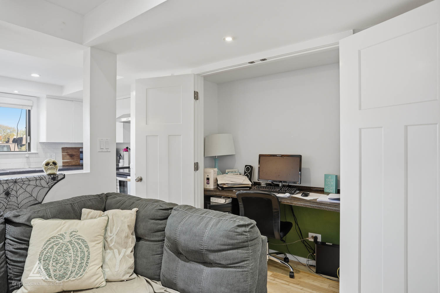 9180 S Road, Unit D Palos Hills, IL 60465 - Photo 11 of 24 a living room with furniture and a piano