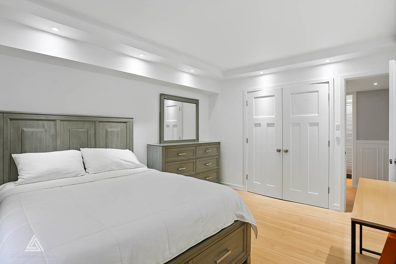 9180 S Road, Unit D Palos Hills, IL 60465 - Photo 18 of 24 a bedroom with a large bed and a dresser