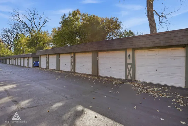 $265,000 | 9180 S Road, Unit D, Palos Hills, IL 60465