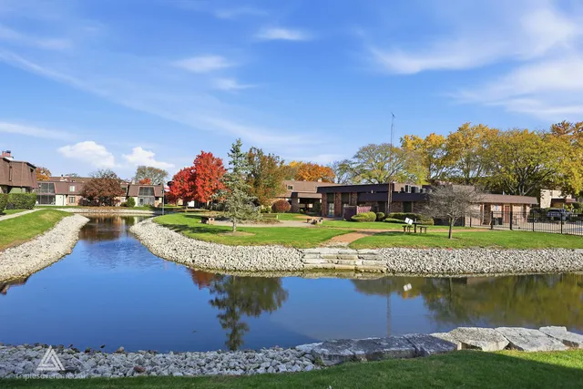 $265,000 | 9180 S Road, Unit D, Palos Hills, IL 60465