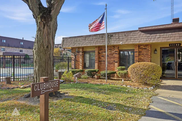 $265,000 | 9180 S Road, Unit D, Palos Hills, IL 60465