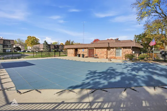 $265,000 | 9180 S Road, Unit D, Palos Hills, IL 60465