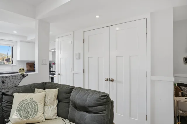 $265,000 | 9180 S Road, Unit D, Palos Hills, IL 60465