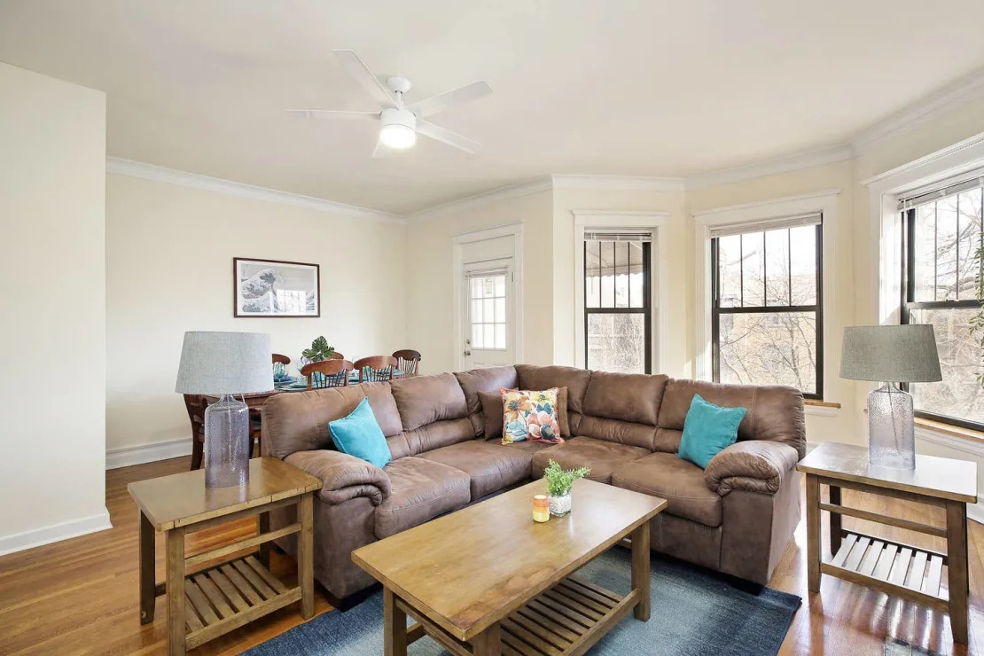 5124 South University Avenue Chicago, IL 60615 - Photo 5 of 8 a living room with furniture and a window