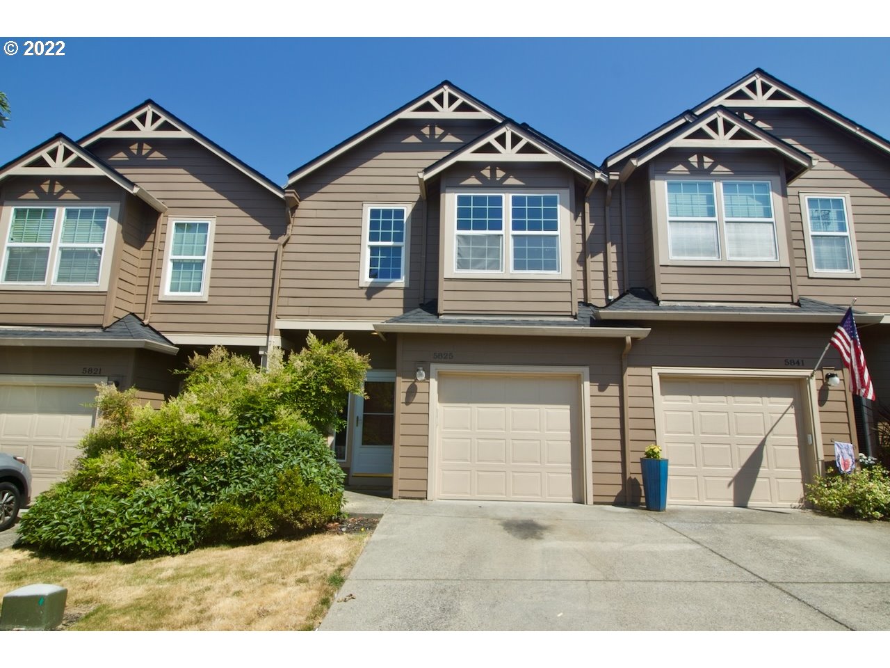 5825 Southeast 17th Loop Gresham, OR 97080 - Photo 1 of 27 Gallery Image 1