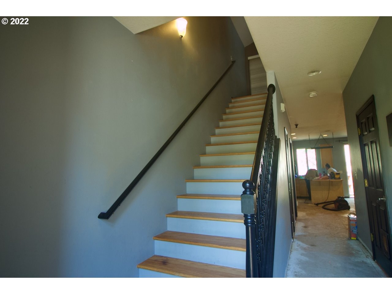 5825 Southeast 17th Loop Gresham, OR 97080 - Photo 2 of 27 Entrance/Foyer