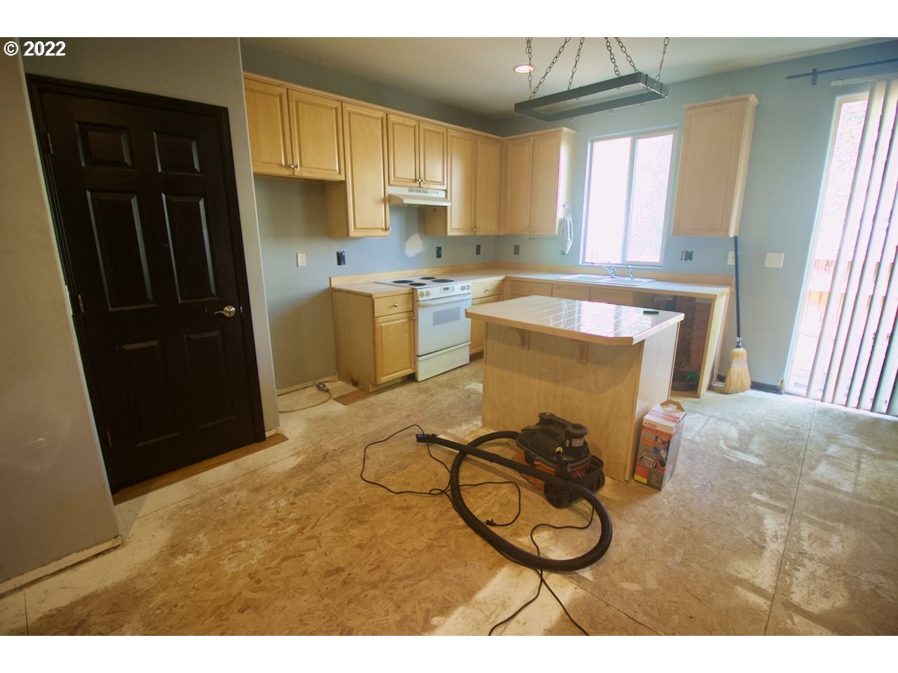 5825 Southeast 17th Loop Gresham, OR 97080 - Photo 4 of 27 Kitchen