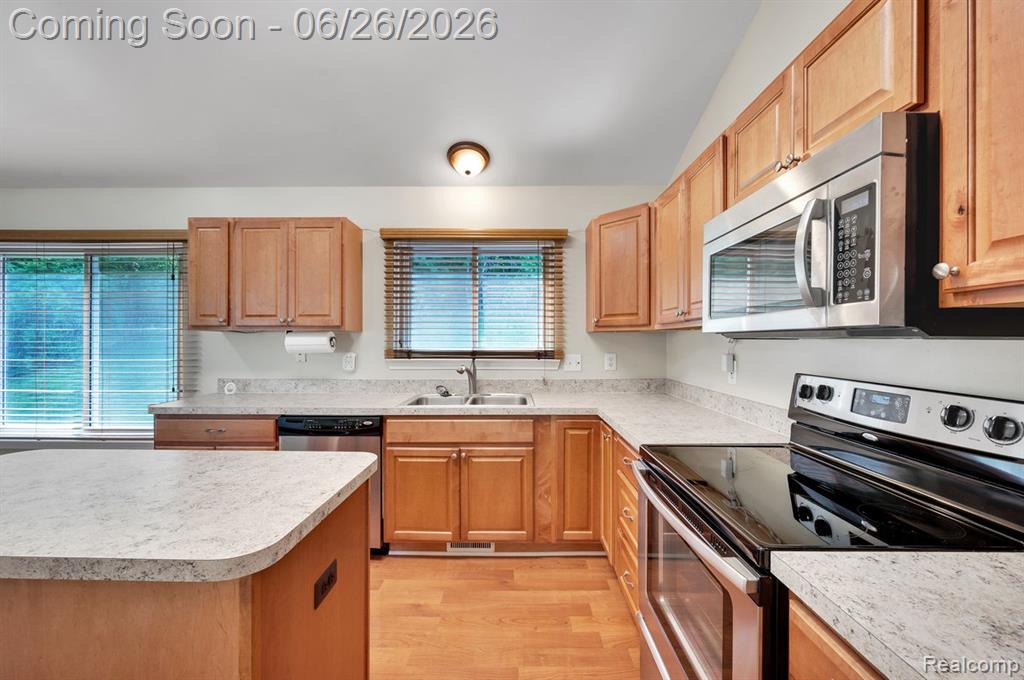 126 Eagle Ridge Road Lake Orion, MI 48360 - Photo 5 of 29