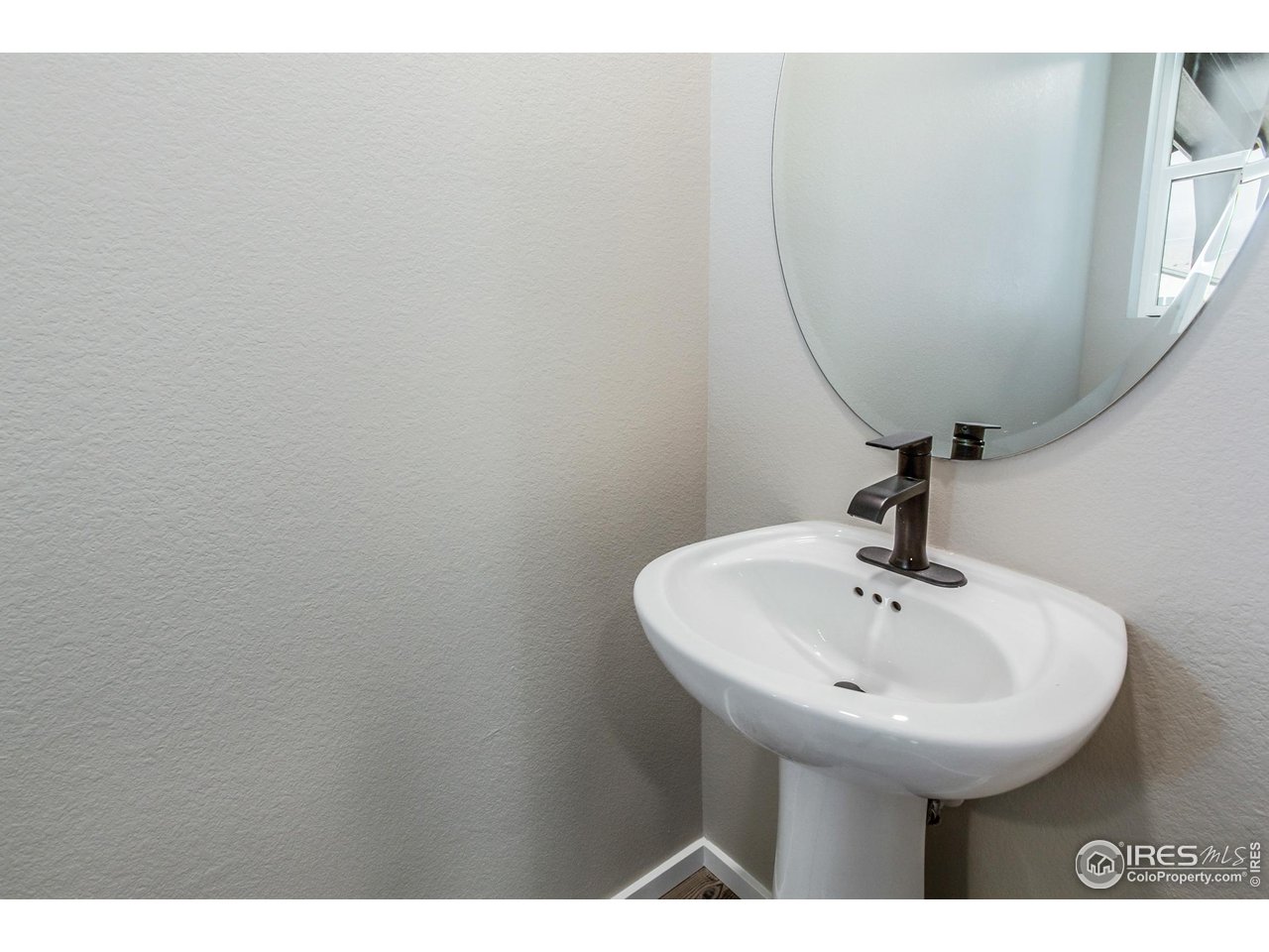 6634 4th St Road Greeley, CO 80634 - Photo 8 of 39 POWDER BATH