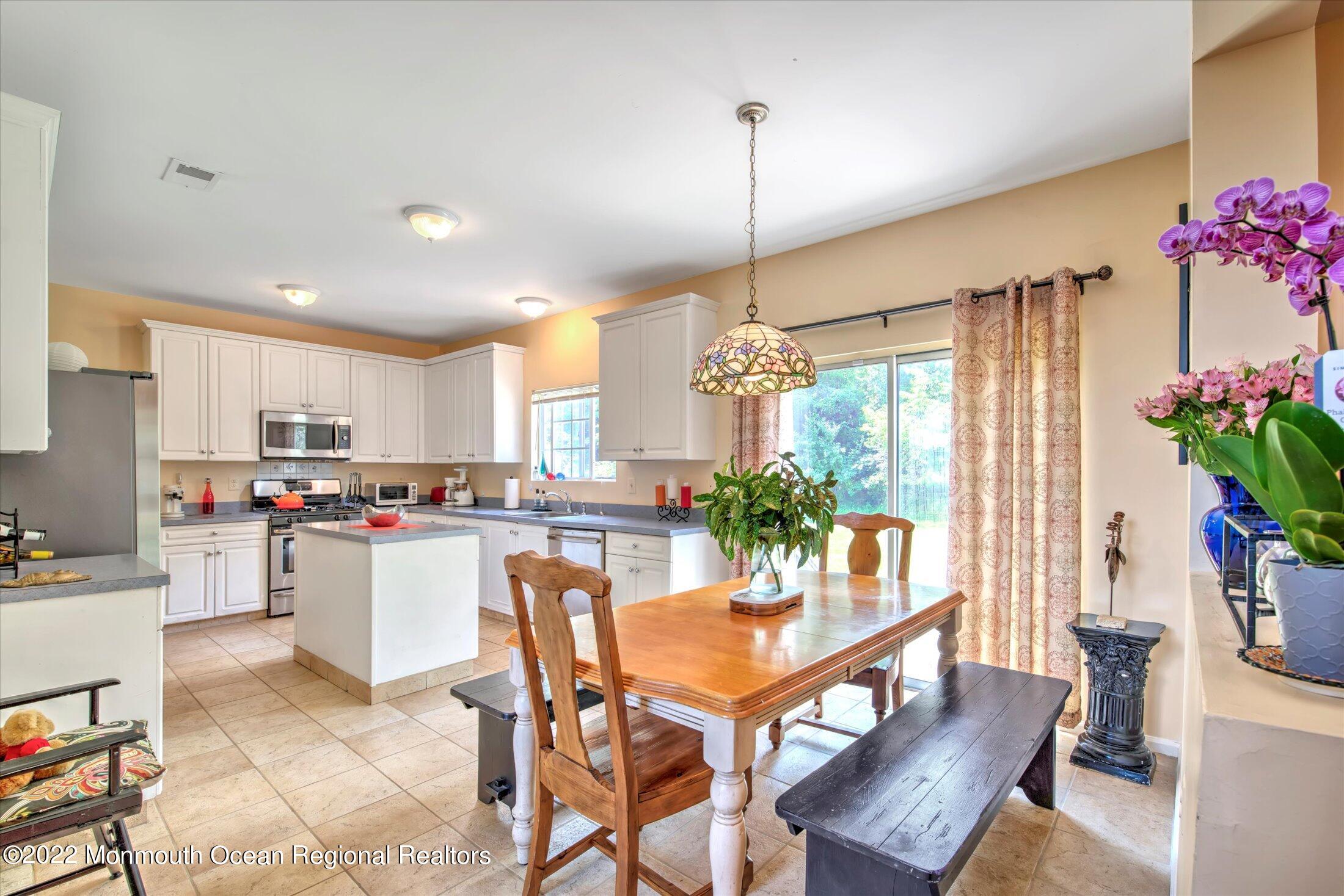 25 Ridings Parkway Princeton, NJ 08540 - Photo 12 of 39 13-KITCHEN