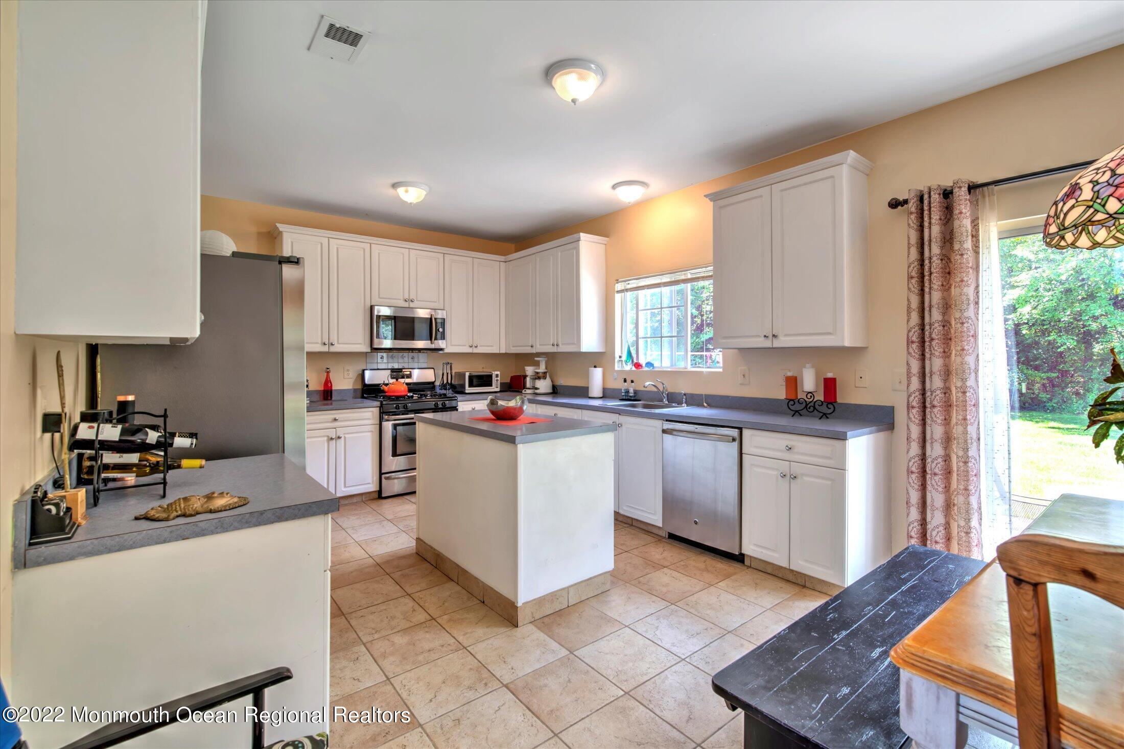 25 Ridings Parkway Princeton, NJ 08540 - Photo 13 of 39 14-KITCHEN