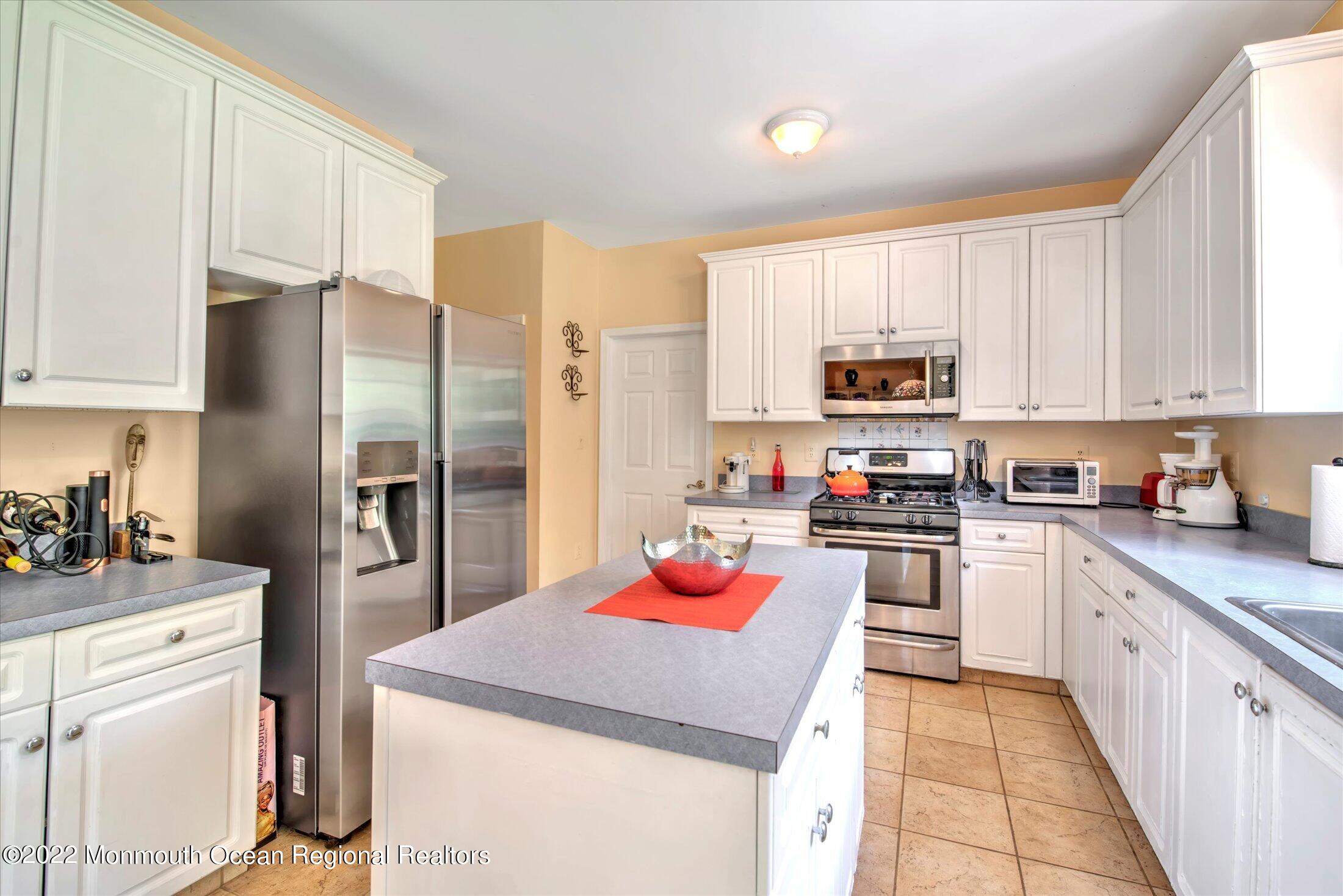 25 Ridings Parkway Princeton, NJ 08540 - Photo 16 of 39 17-KITCHEN
