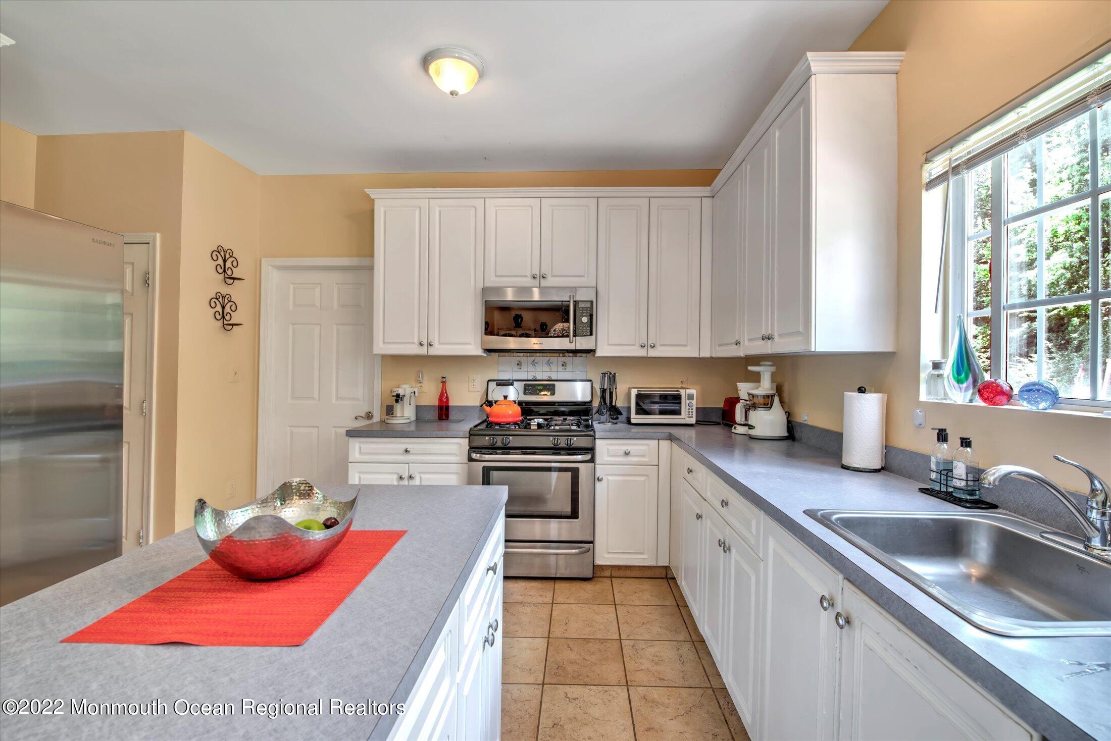 25 Ridings Parkway Princeton, NJ 08540 - Photo 17 of 39 18-KITCHEN