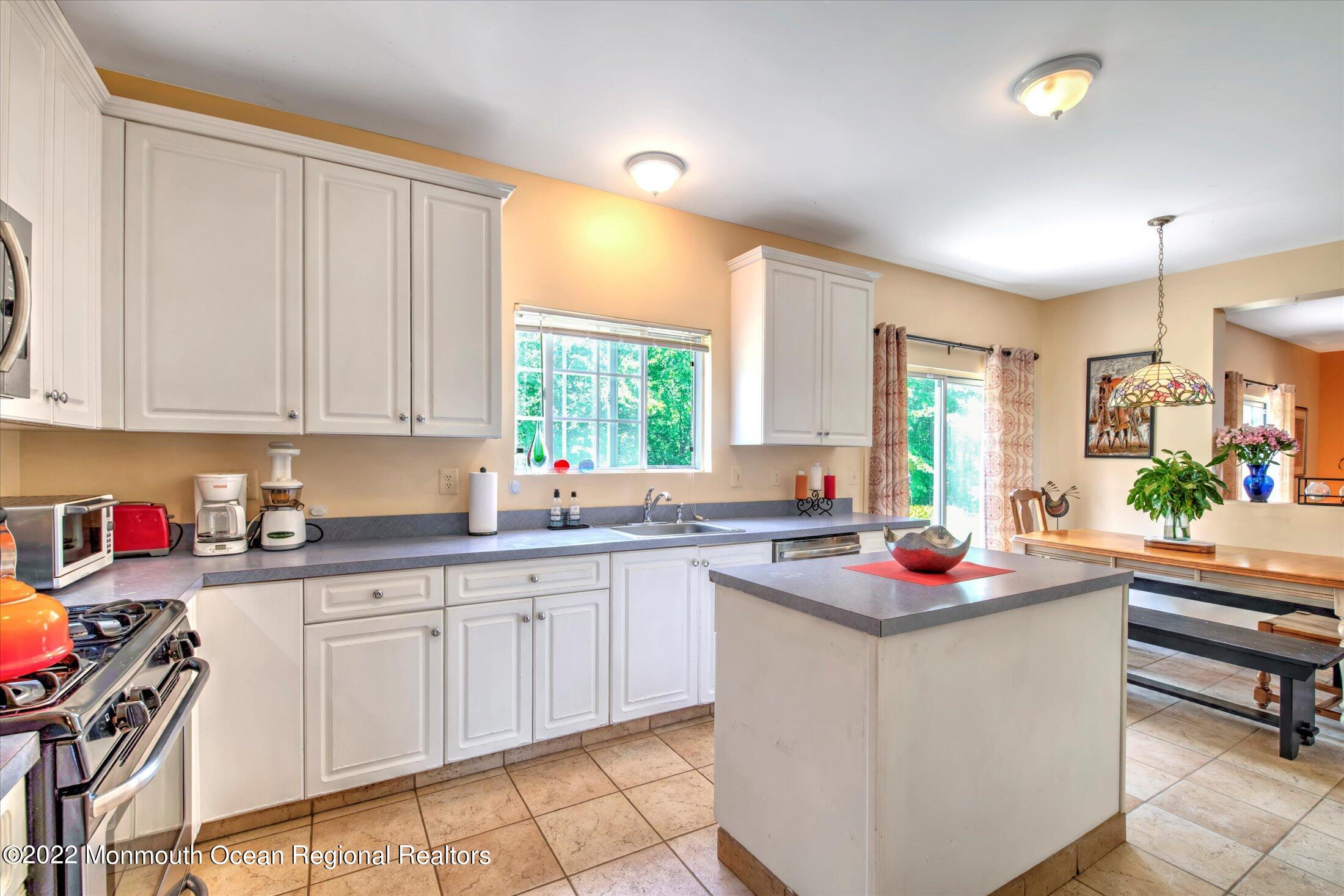 25 Ridings Parkway Princeton, NJ 08540 - Photo 18 of 39 19-KITCHEN