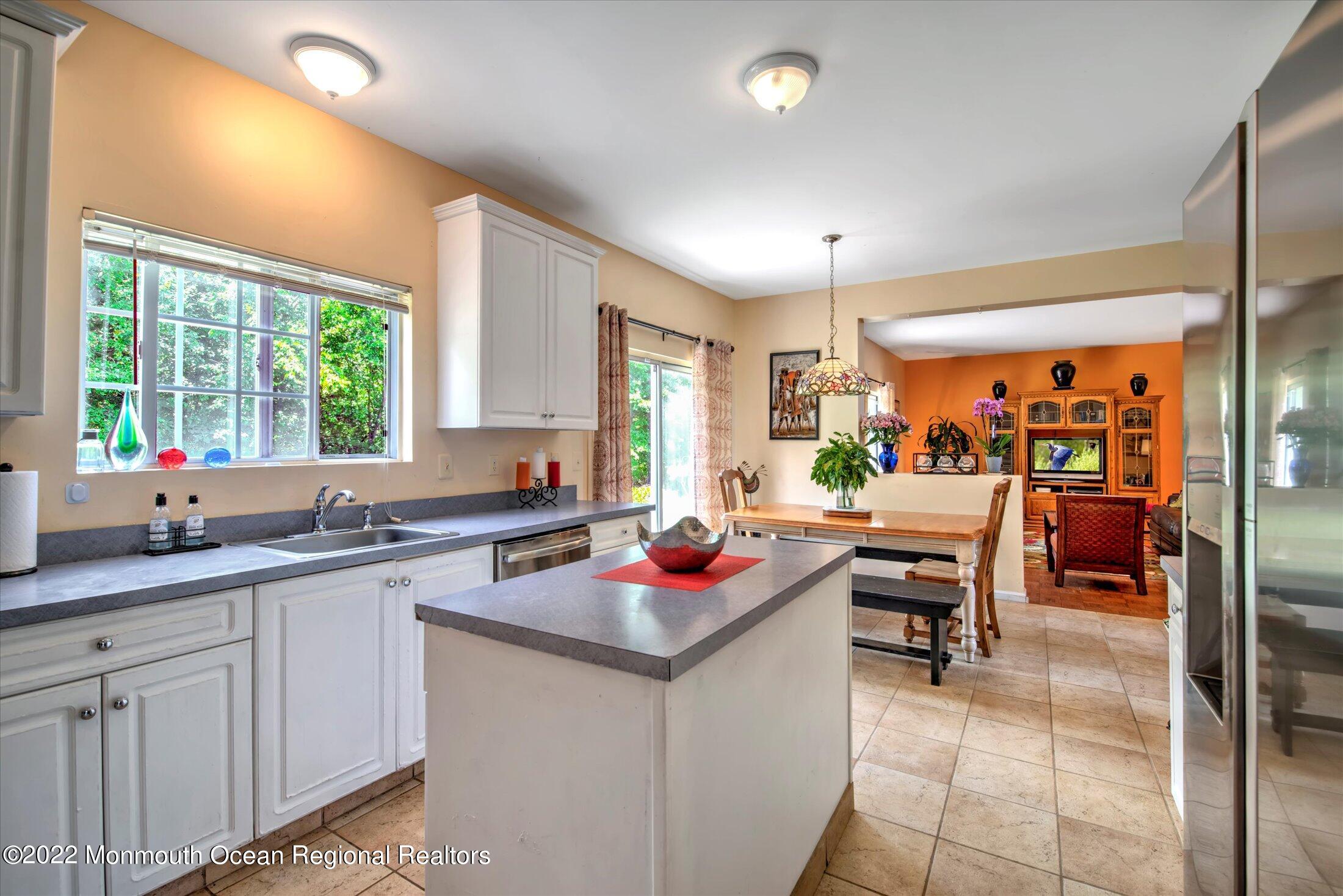 25 Ridings Parkway Princeton, NJ 08540 - Photo 19 of 39 20-KITCHEN