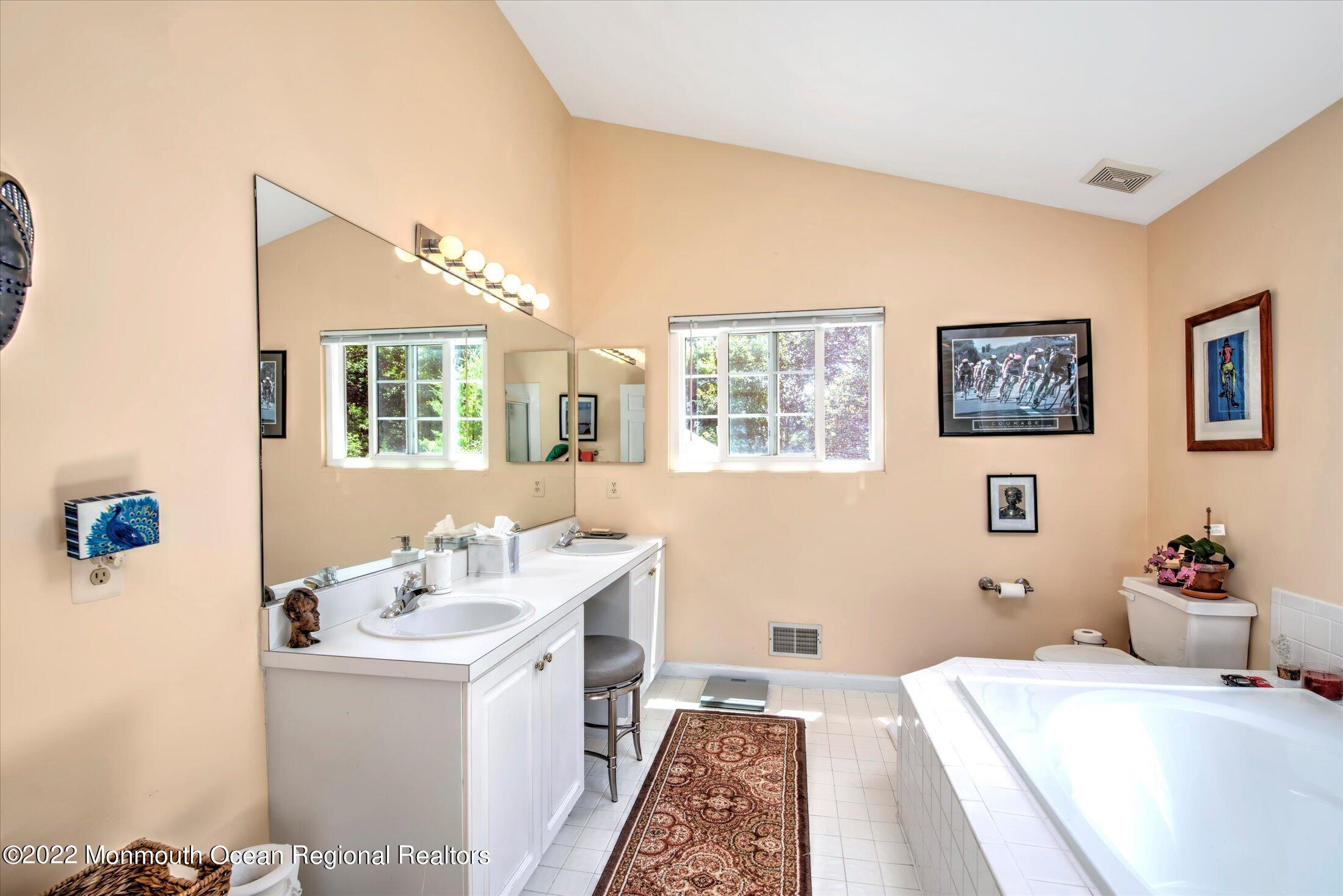 25 Ridings Parkway Princeton, NJ 08540 - Photo 27 of 39 28-MASTER BATHROOM