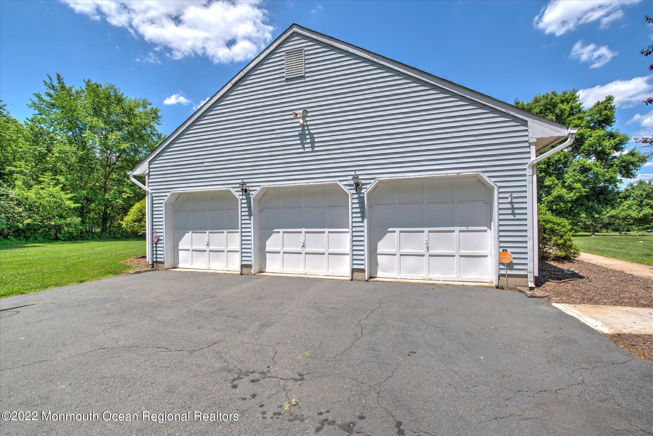 25 Ridings Parkway Princeton, NJ 08540 - Photo 32 of 39 33-GARAGE ENTRANCE
