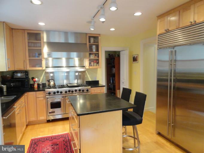 1882 Columbia Road Northwest, Unit 201 Washington, DC 20009 - Photo 3 of 15 Kitchen