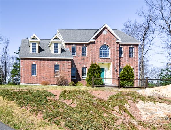 47 Mohawk Path Holliston, MA 01746 - Photo 1 of 22 Gallery Image 1