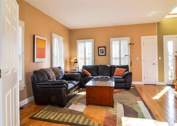 47 Mohawk Path Holliston, MA 01746 - Photo 8 of 22 Gallery Image 8