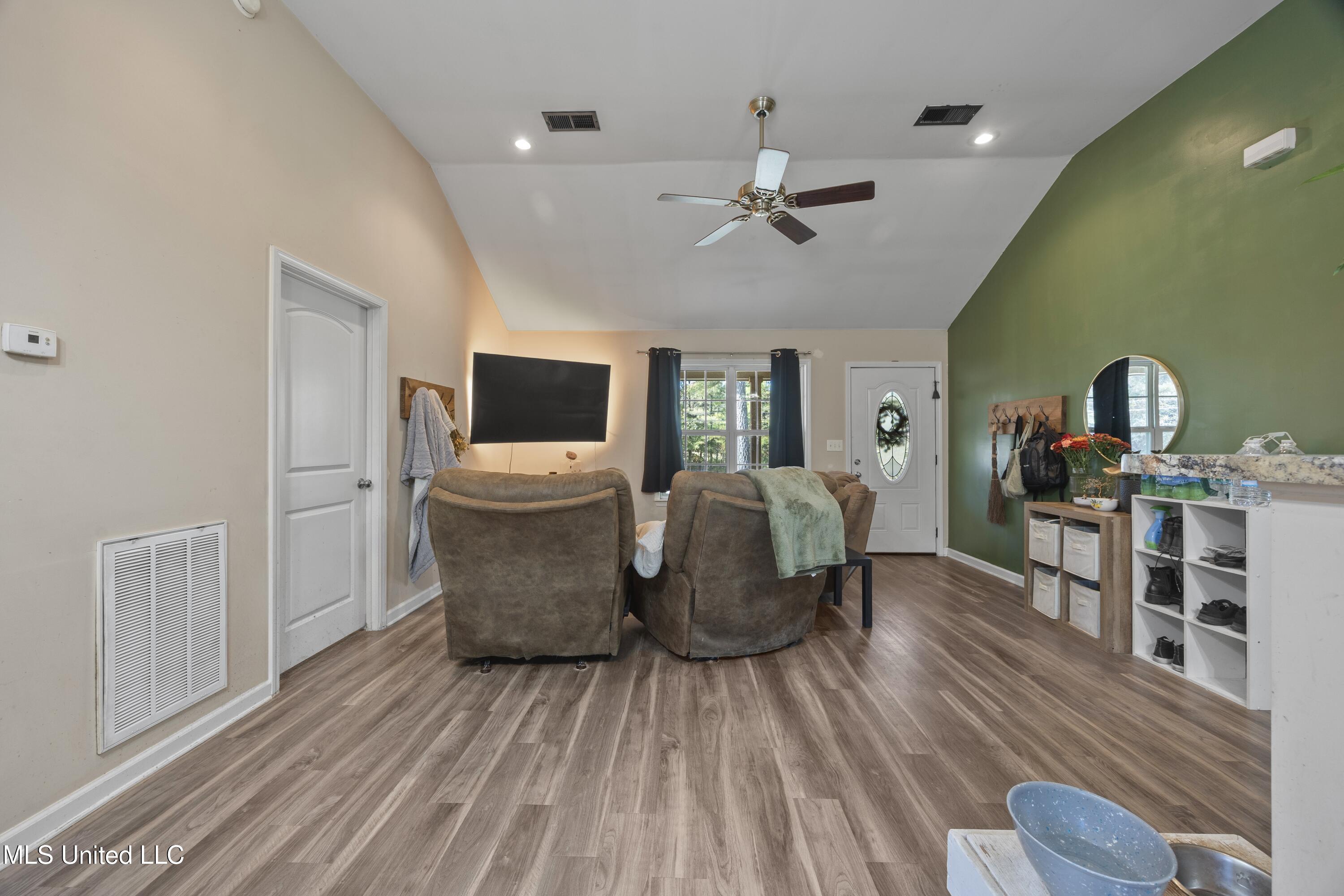 857 Old Hudsonville Road Holly Springs, MS 38635 - Photo 4 of 21 IMG_1185