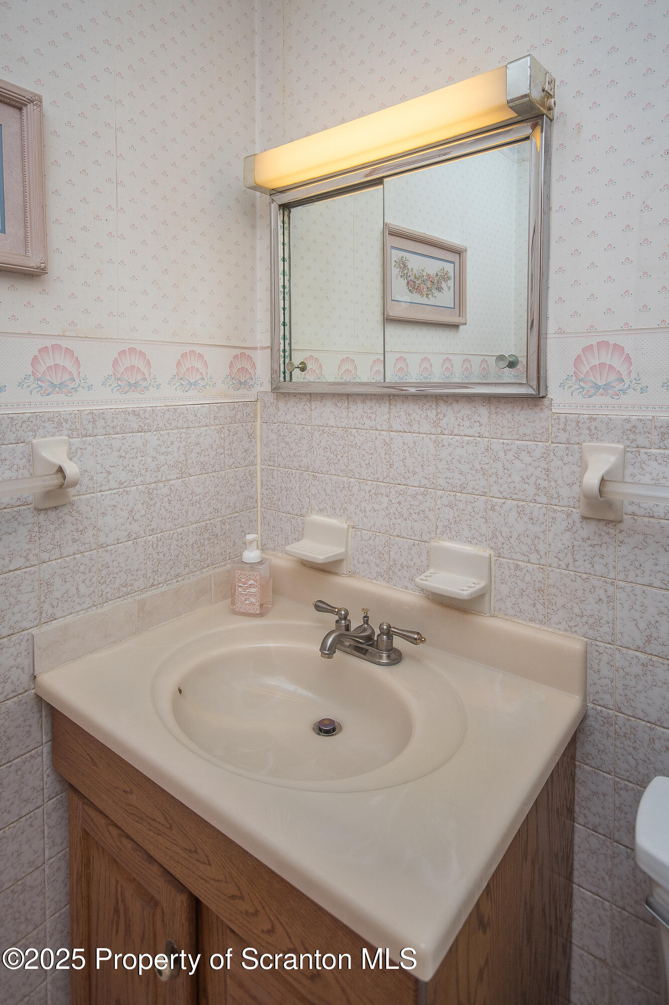 1227 Providence Road Scranton, PA 18508 - Photo 13 of 72 Full Bathroom