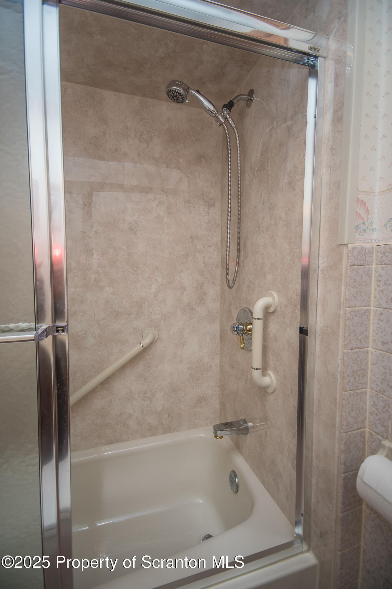 1227 Providence Road Scranton, PA 18508 - Photo 14 of 72 Full Bathroom
