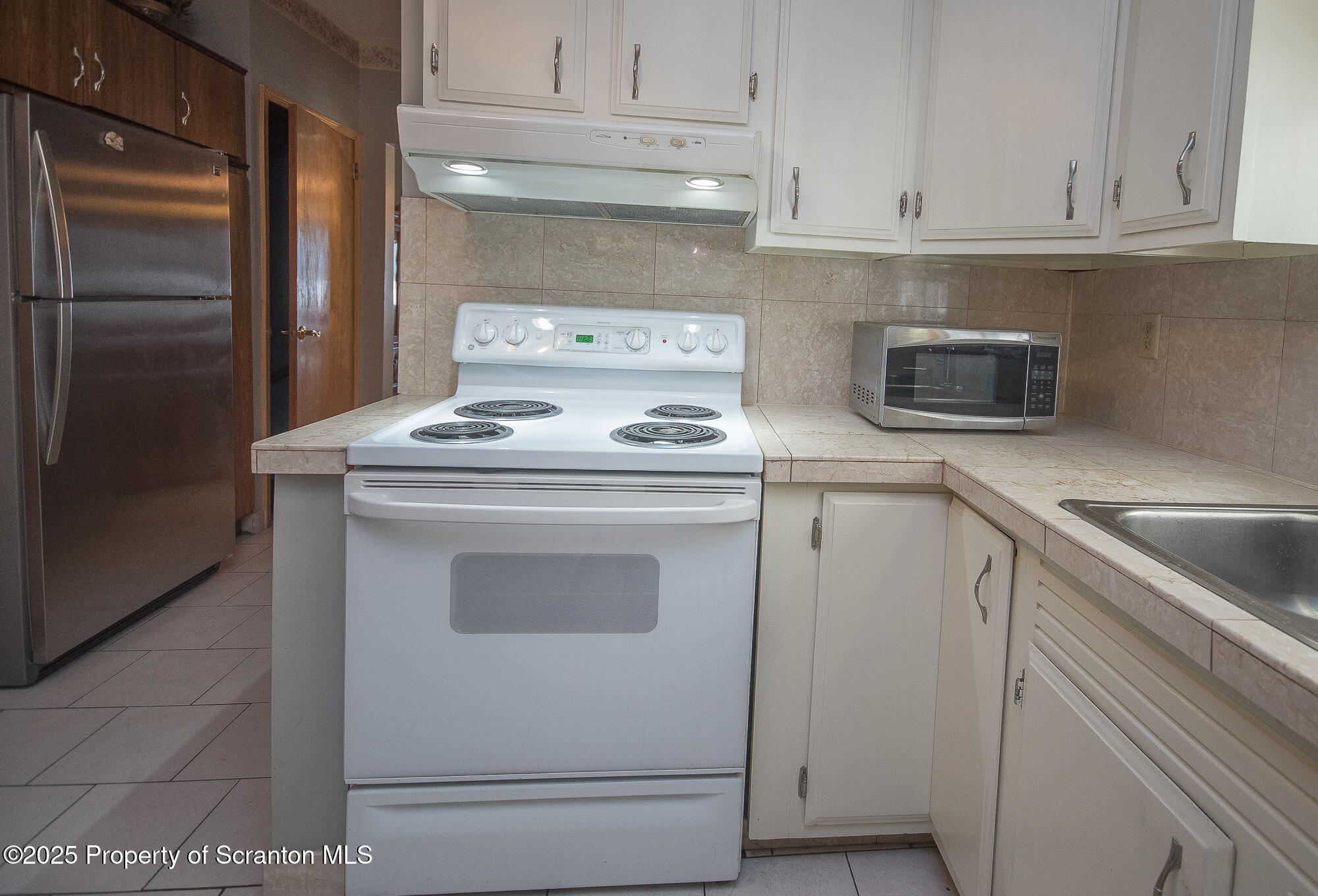 1227 Providence Road Scranton, PA 18508 - Photo 21 of 72 Kitchen