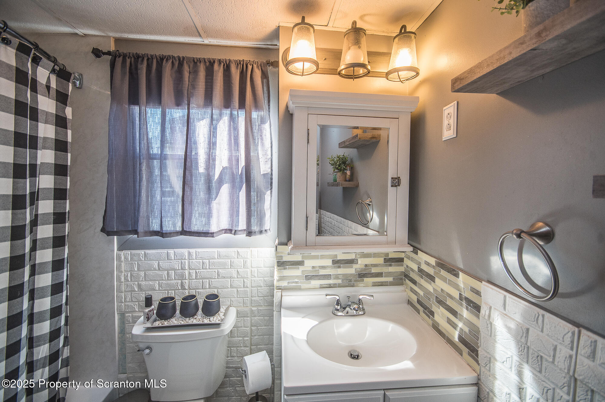 1227 Providence Road Scranton, PA 18508 - Photo 56 of 72 Full Bathroom