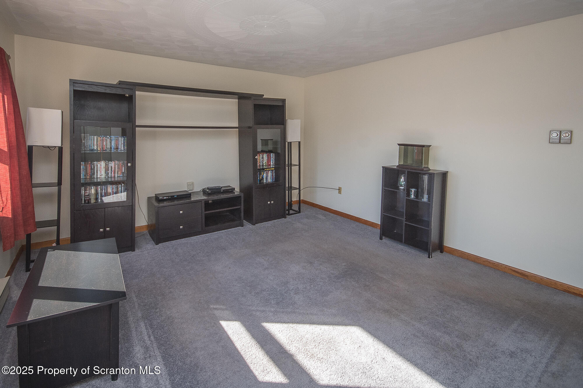 1227 Providence Road Scranton, PA 18508 - Photo 63 of 72 Living Room