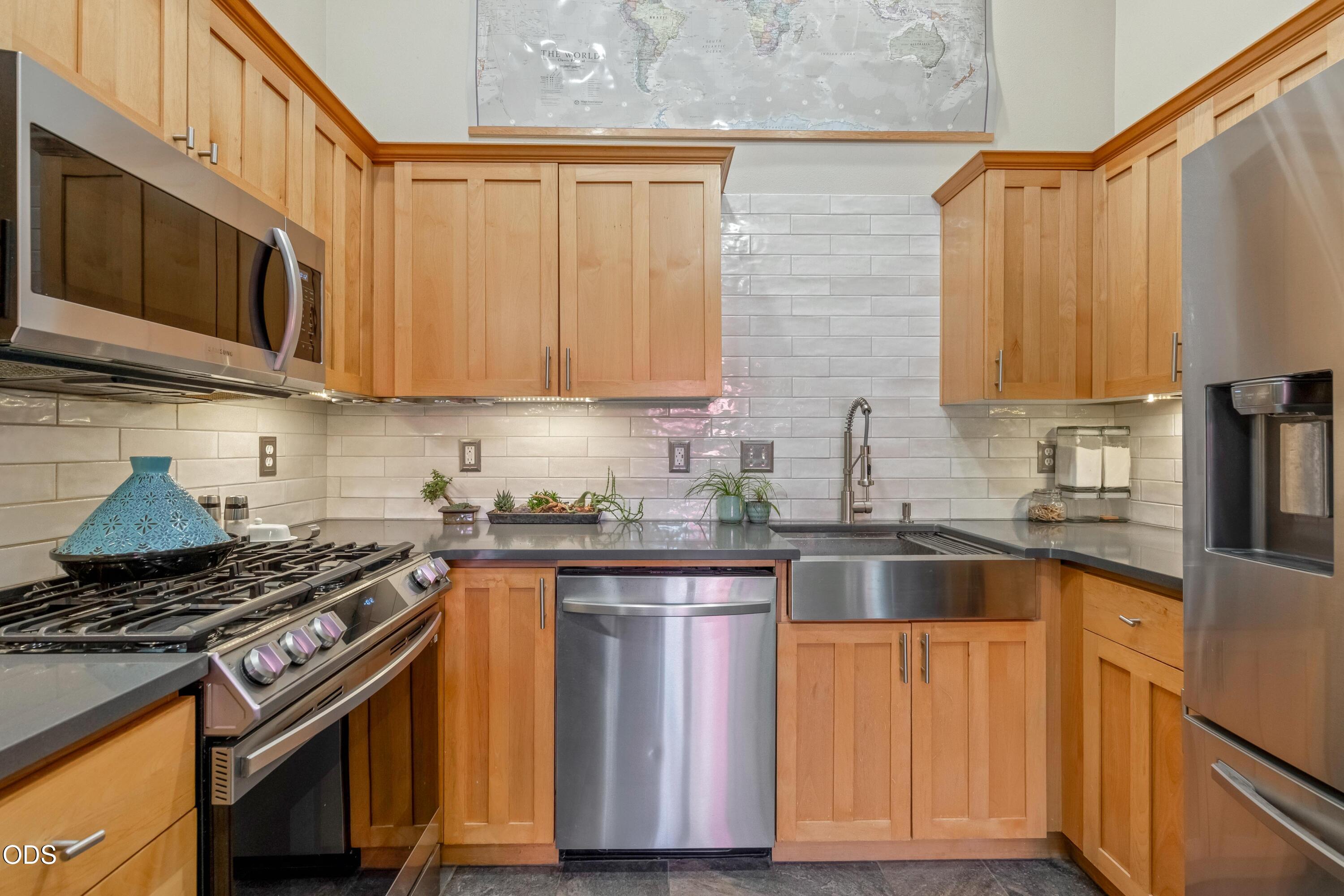 637 Northeast Mason Road Bend, OR 97701 - Photo 4 of 33