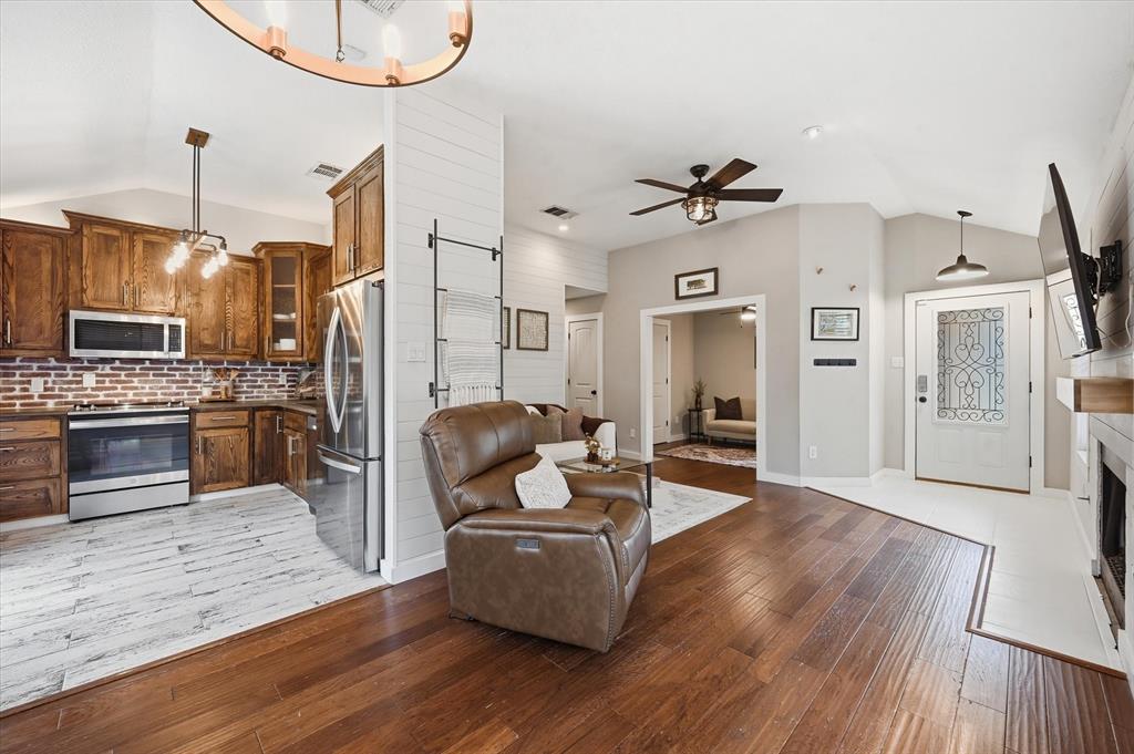 1453 Hampton Road Grapevine, TX 76051 - Photo 17 of 33