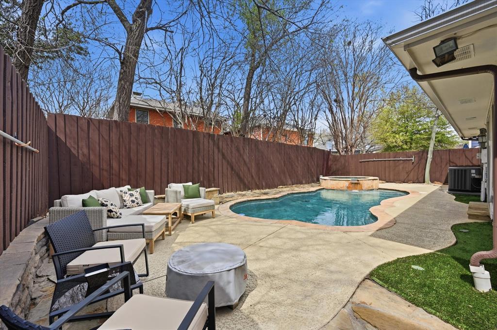 1453 Hampton Road Grapevine, TX 76051 - Photo 2 of 33