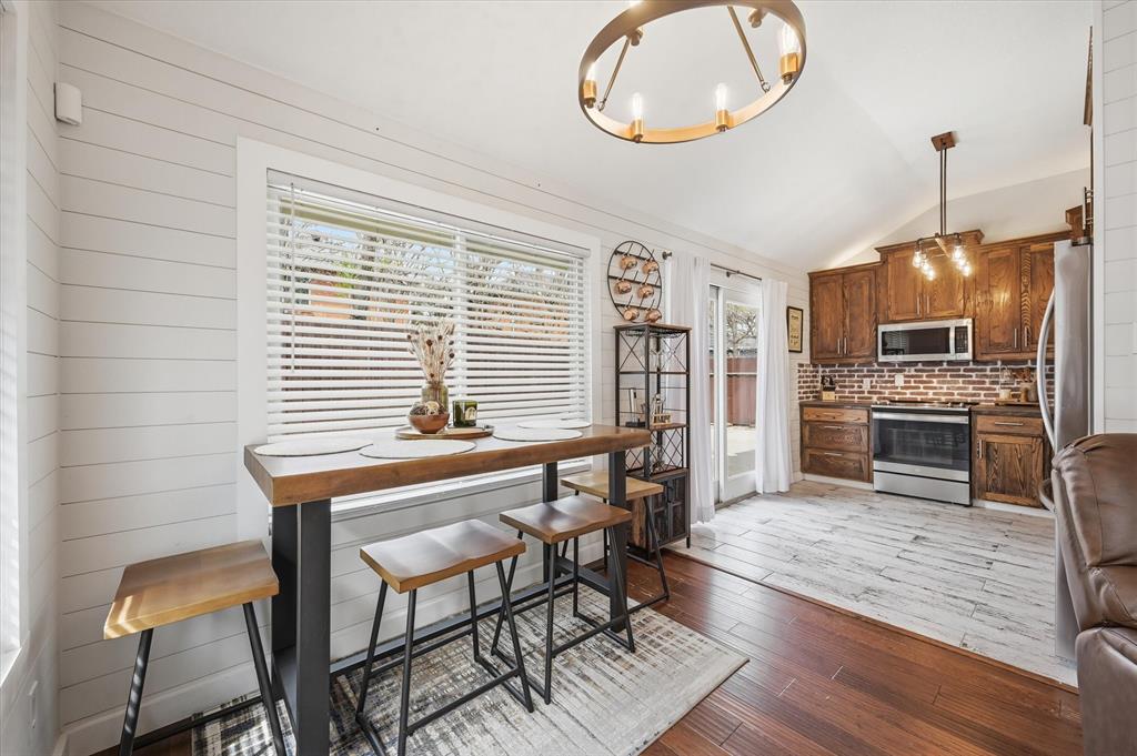 1453 Hampton Road Grapevine, TX 76051 - Photo 6 of 33