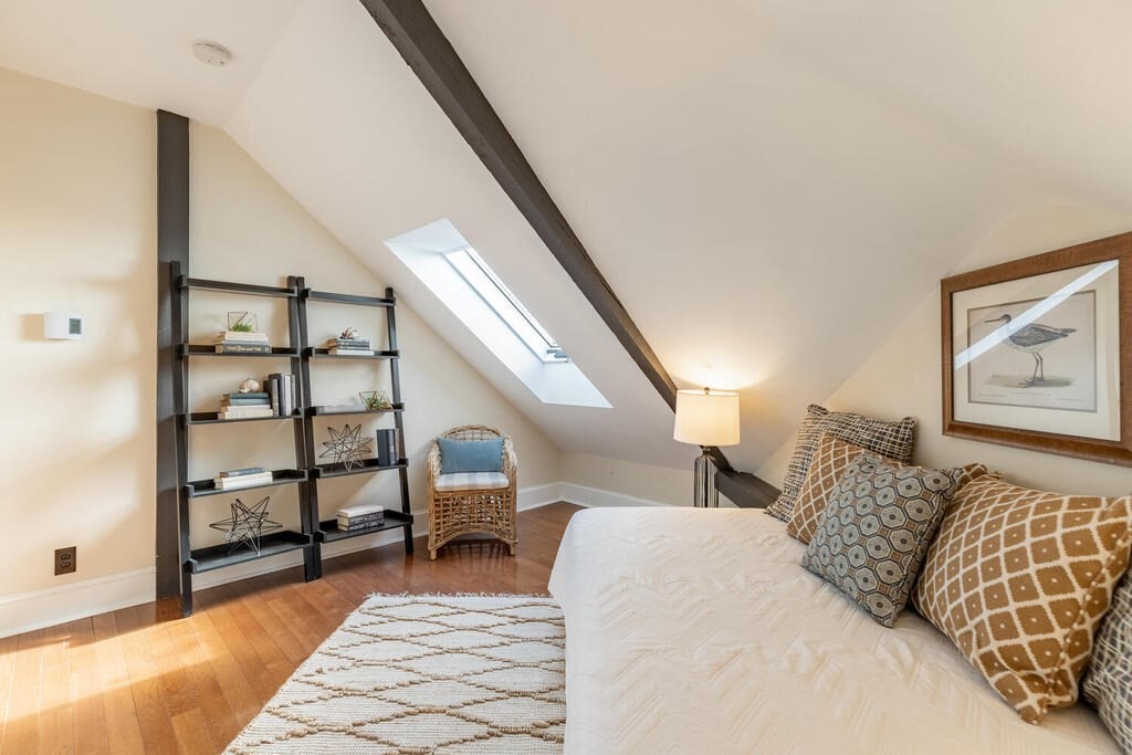 8 Summer Street, Unit 415 Gloucester, MA 01930 - Photo 26 of 32 a living room with furniture