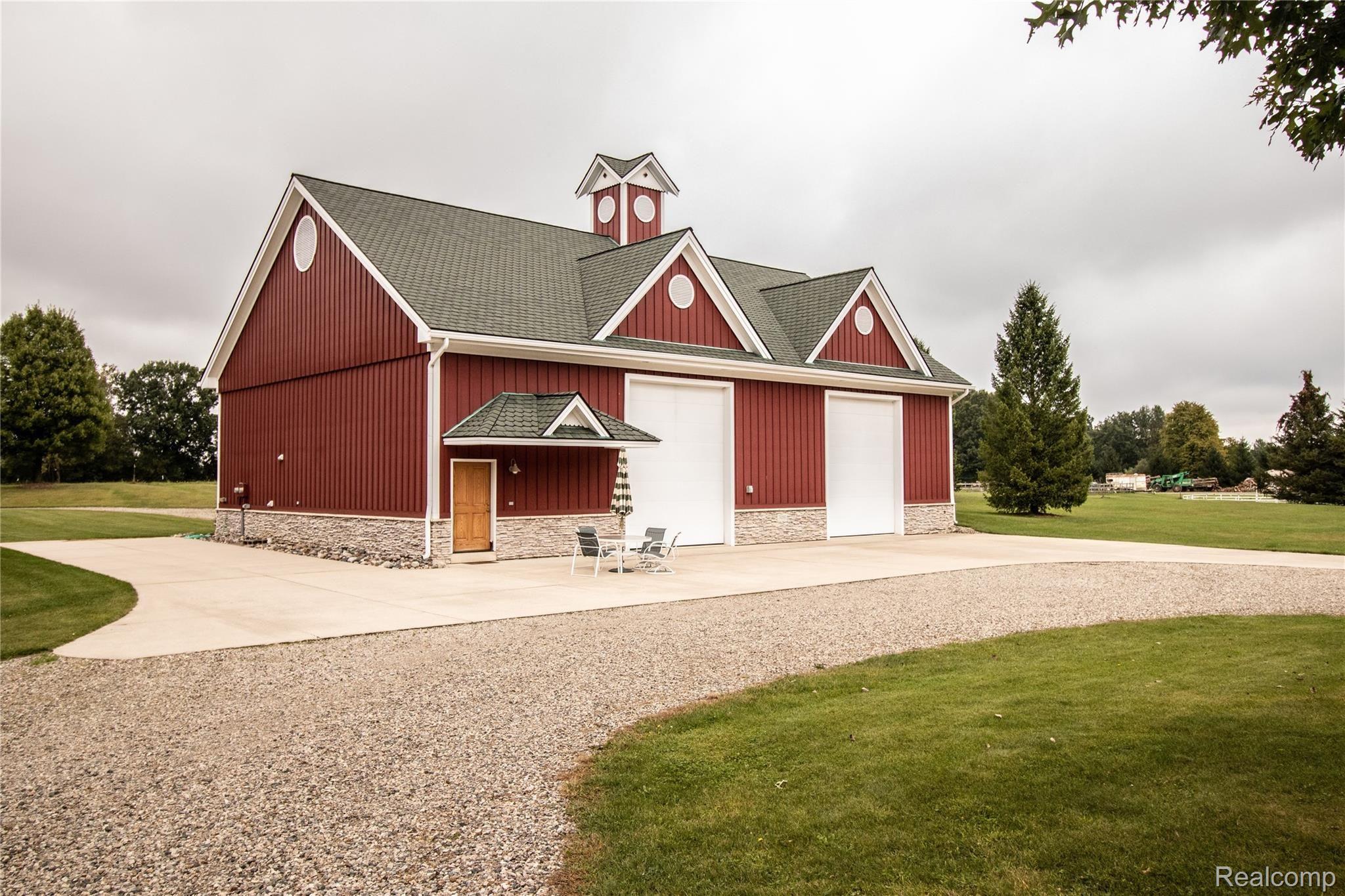 7488 Crofoot Road Fowlerville, MI 48836 - Photo 39 of 45 7488 crofoot - outbuilding.jpg