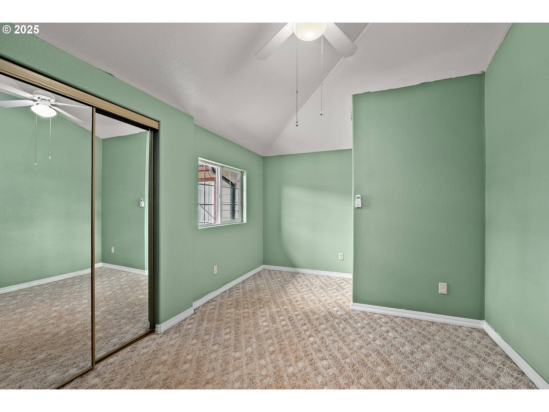 10 Kegler Road Winston, OR 97496 - Photo 16 of 47 Primary Bedroom