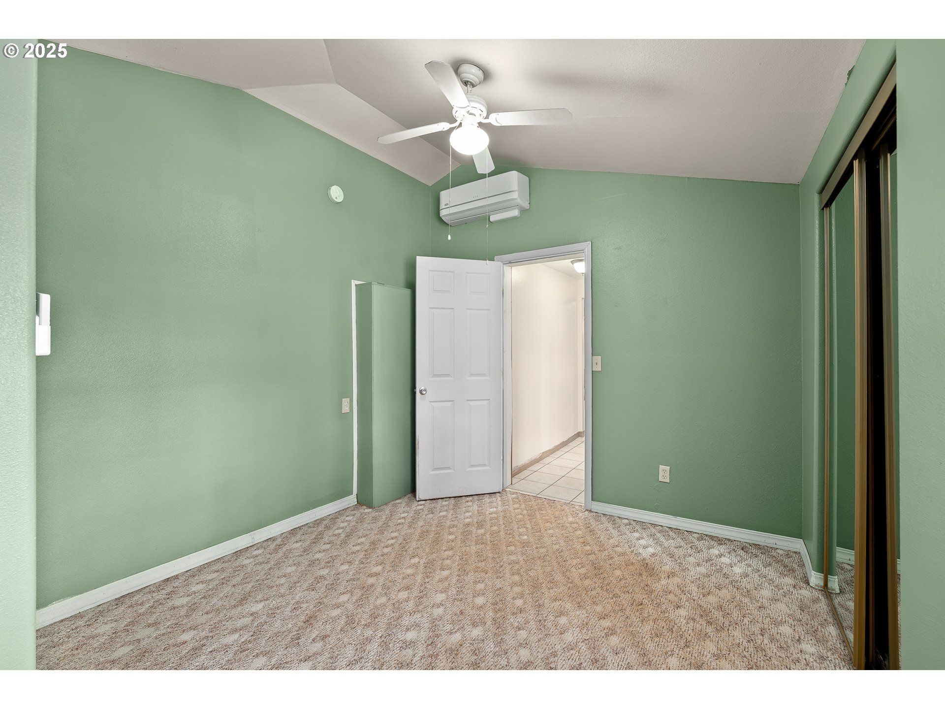 10 Kegler Road Winston, OR 97496 - Photo 17 of 47 Primary Bedroom