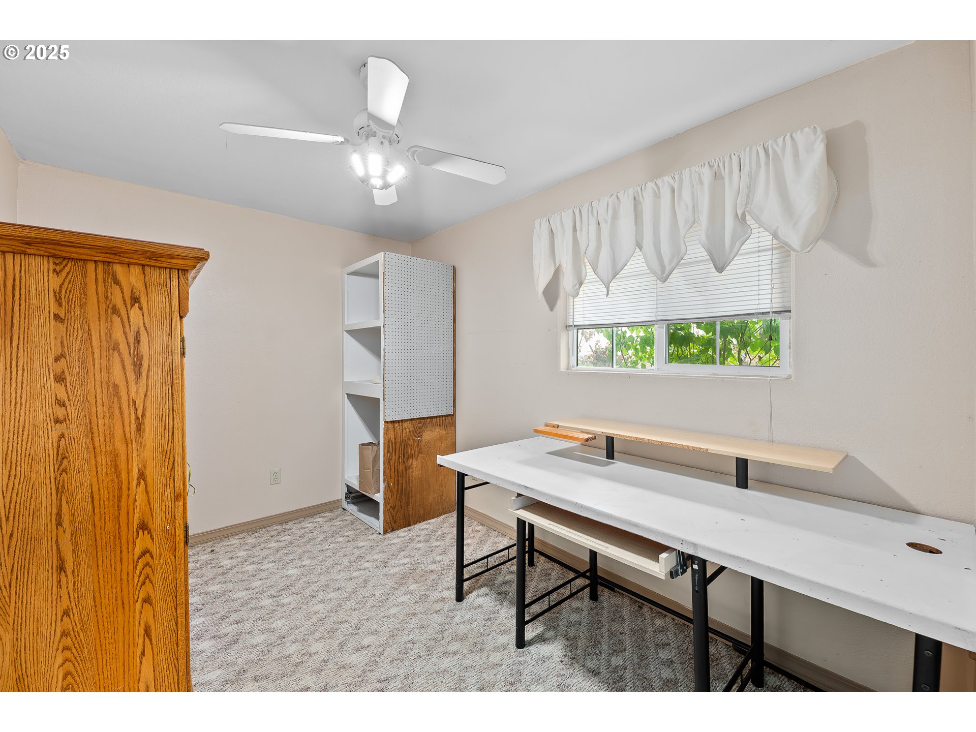 10 Kegler Road Winston, OR 97496 - Photo 18 of 47 Primary Bedroom