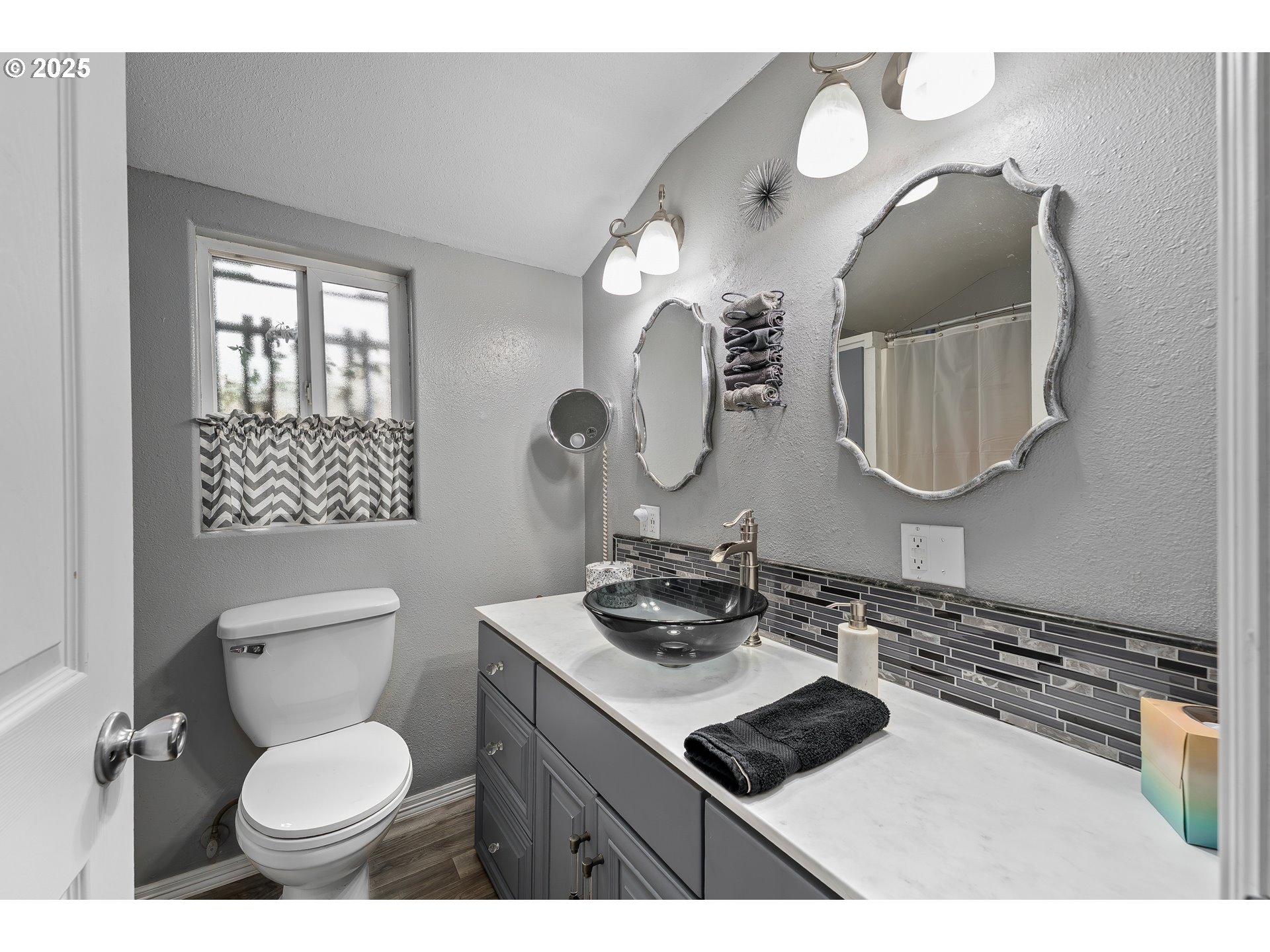 10 Kegler Road Winston, OR 97496 - Photo 20 of 47 Bedroom