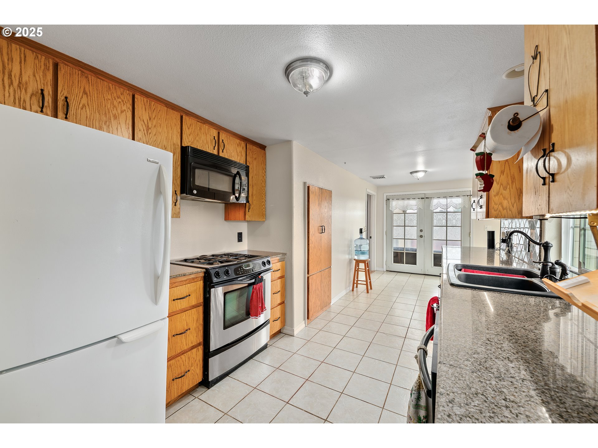 10 Kegler Road Winston, OR 97496 - Photo 8 of 47 Living Room