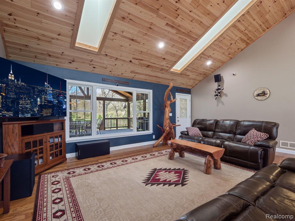 7291 Cedar Lake Road Pinckney, MI 48169 - Photo 10 of 57